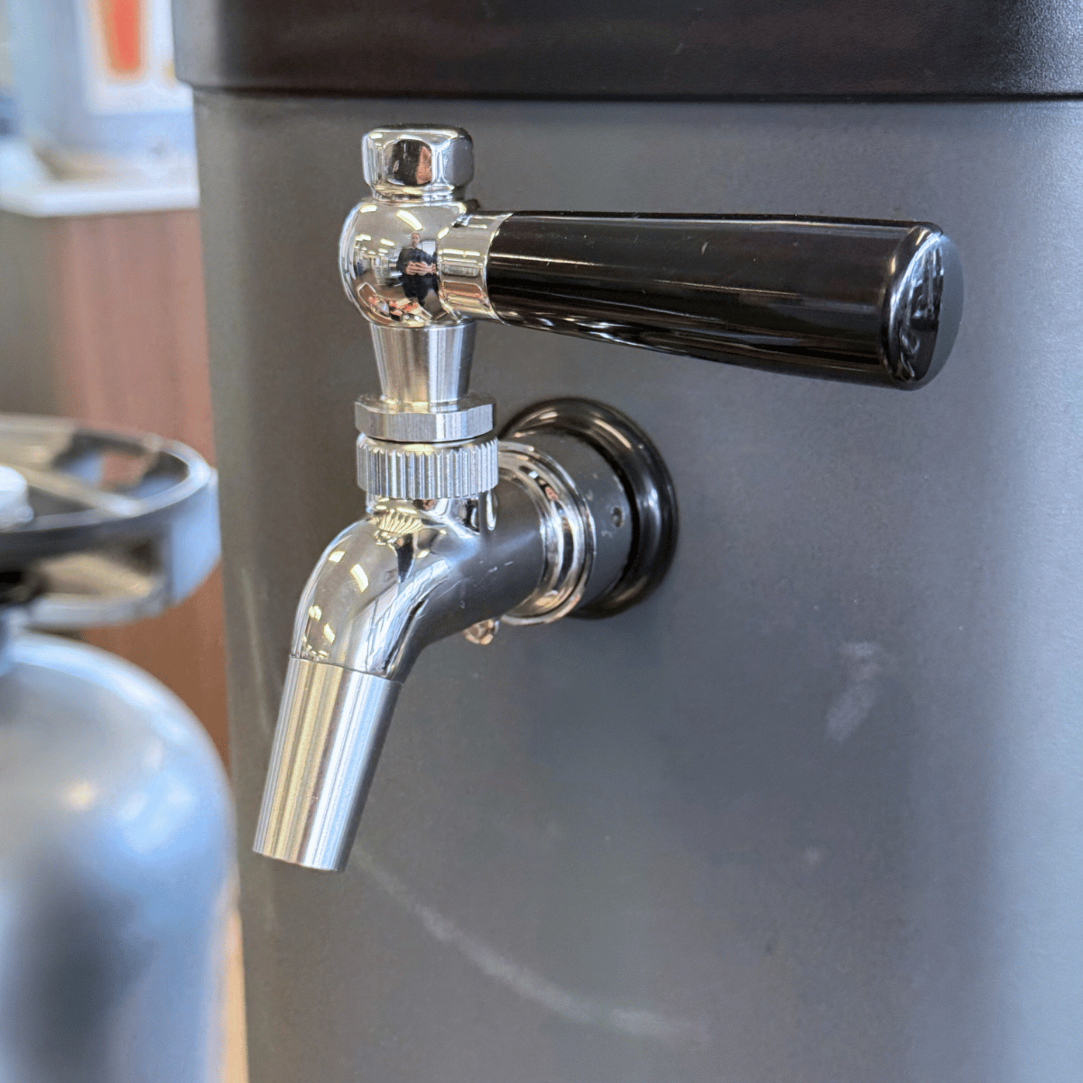 UltraTap Martinus Side Pour Tap for Czech Pilsner, Cocktails, Nitro Pour